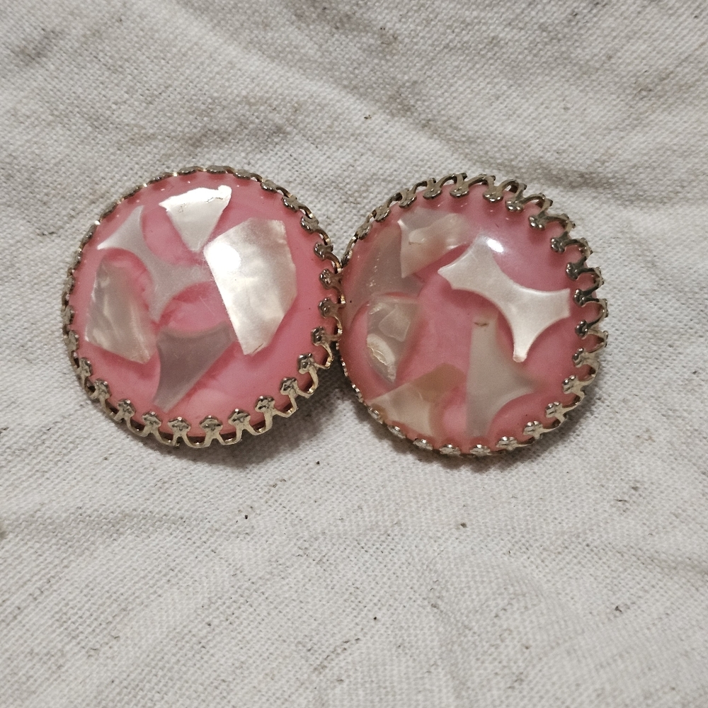 Vintage 60s Pink Lucite Mother of Pearl Clip on Earrings